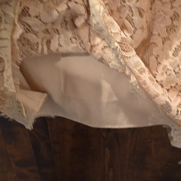 Venus Lace Sheath Bodycon Dress with Bell Sleeves sz 10 NWT - Picture 10 of 16